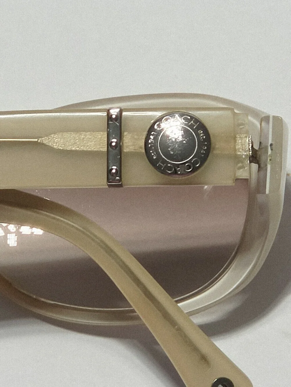 Coach HC8046 Ivory Signature Sunglasses with Case Women Authentic Used